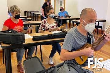 La Casa Condal de Telde  toca el timple/Francisco Javier Santana.